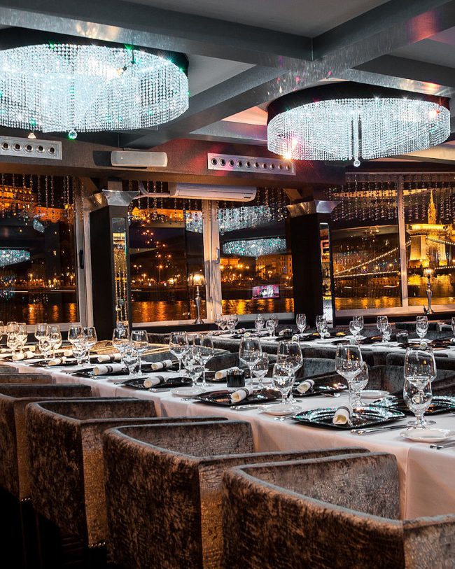 Spoon Étterem egyedi kristálycsillár