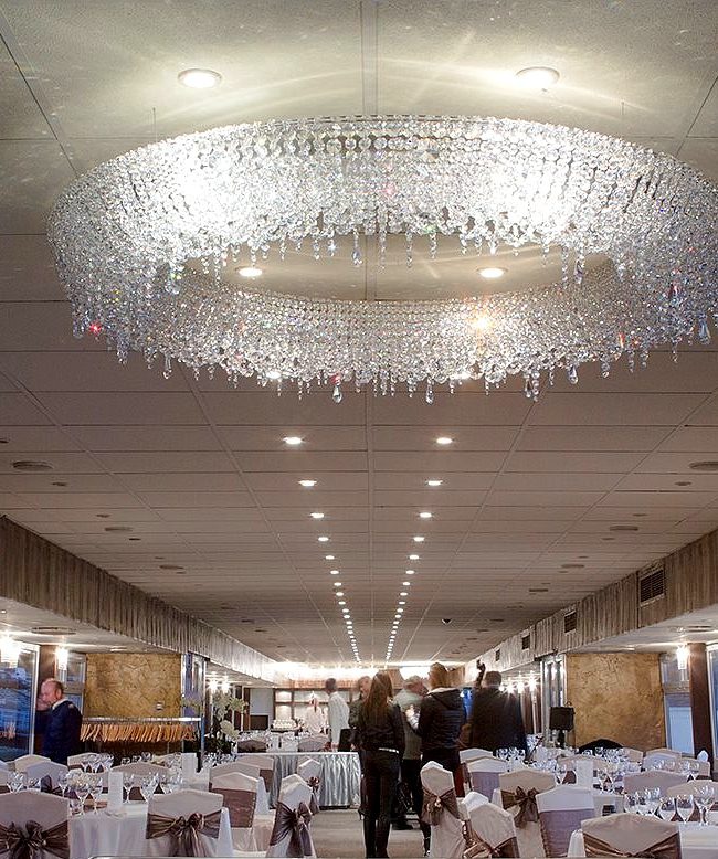 Zsófia Rendezvényhajó Kristálycsillár